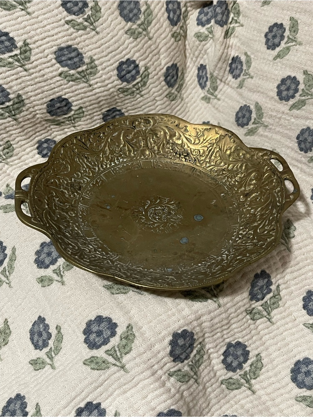 Vintage Embossed Brass Vanity Tray / Ornate Floral Trinket Dish with Handles - Picture 3 of 4
